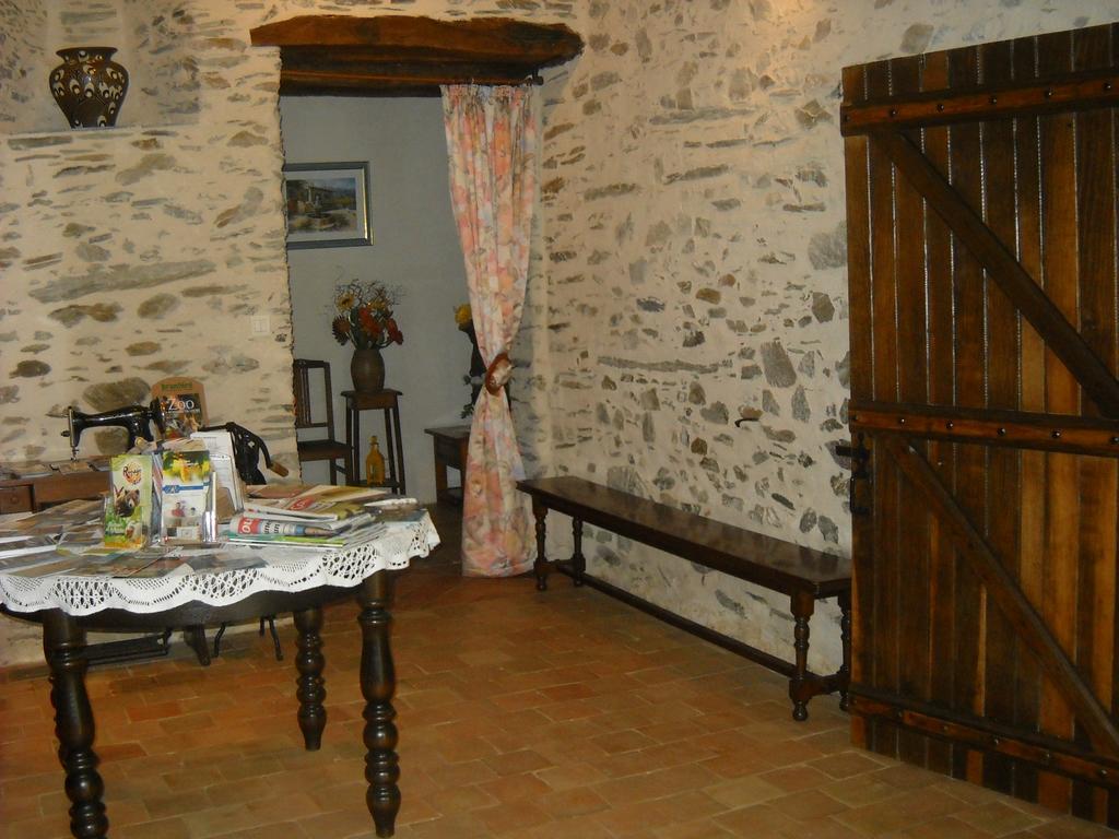 Bed and Breakfast Domaine De La Cour Sainte-Gemme-dʼAndigné Exterior foto