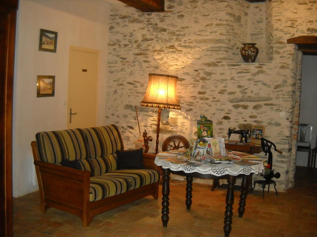 Bed and Breakfast Domaine De La Cour Sainte-Gemme-dʼAndigné Exterior foto