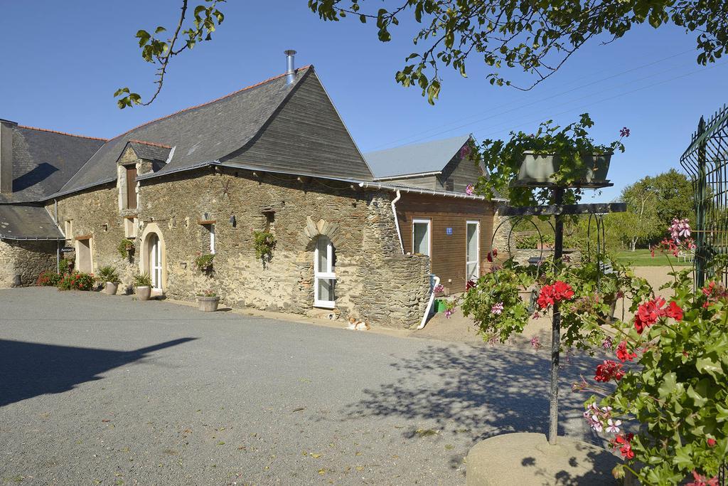 Bed and Breakfast Domaine De La Cour Sainte-Gemme-dʼAndigné Exterior foto