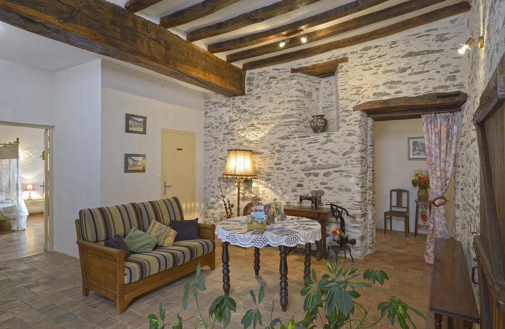 Bed and Breakfast Domaine De La Cour Sainte-Gemme-dʼAndigné Exterior foto