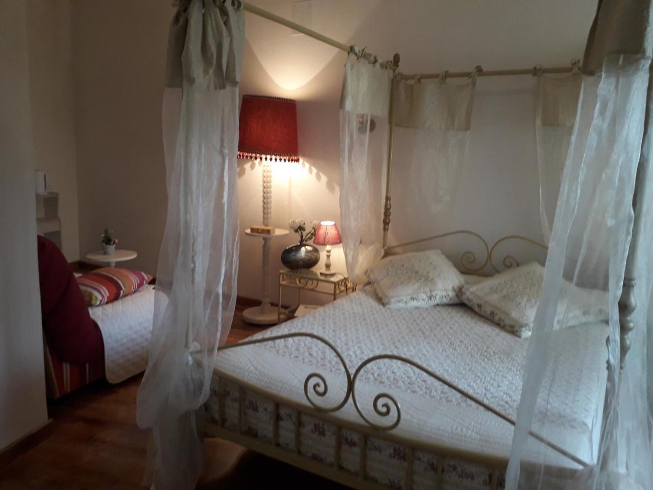 Bed and Breakfast Domaine De La Cour Sainte-Gemme-dʼAndigné Exterior foto